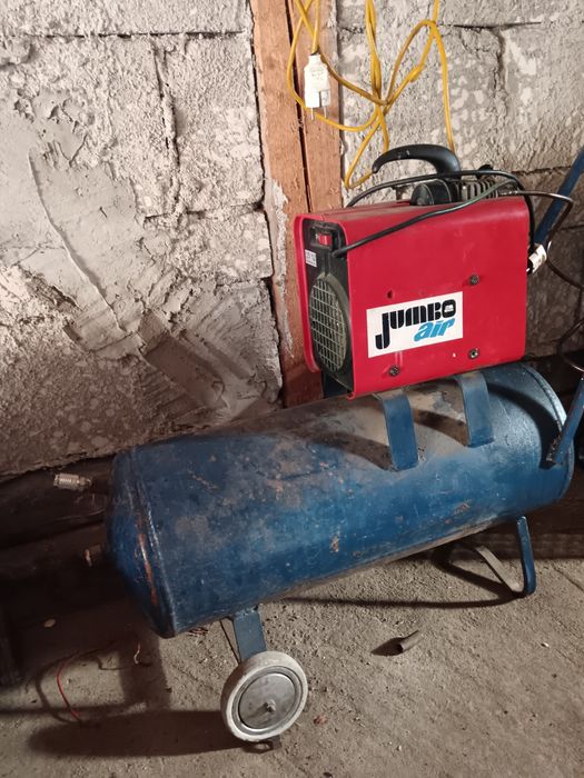 Vând compresor 50 l