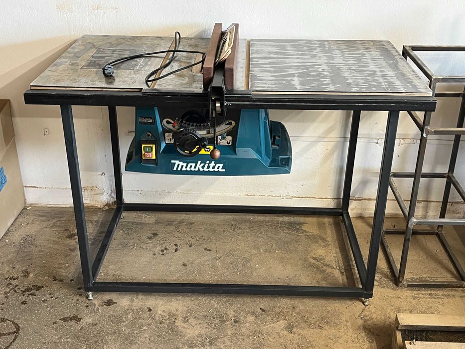 Circular Makita MLT100 cu masă metalică – complet echipat