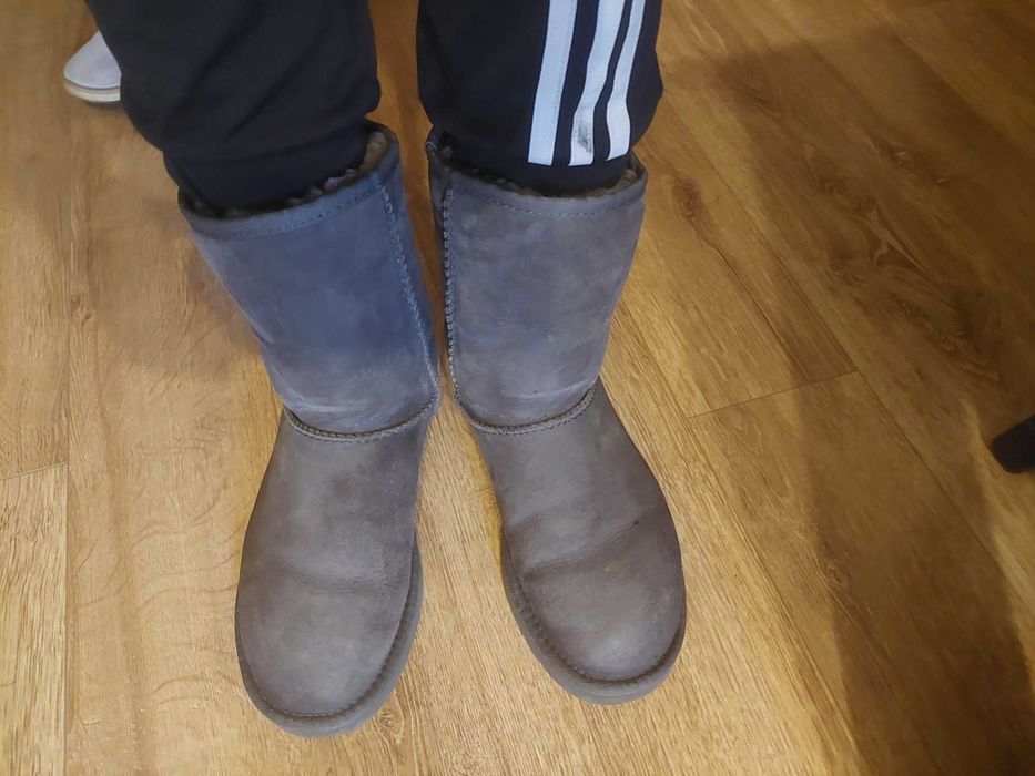 Cizme UGG  gri, in stare buna