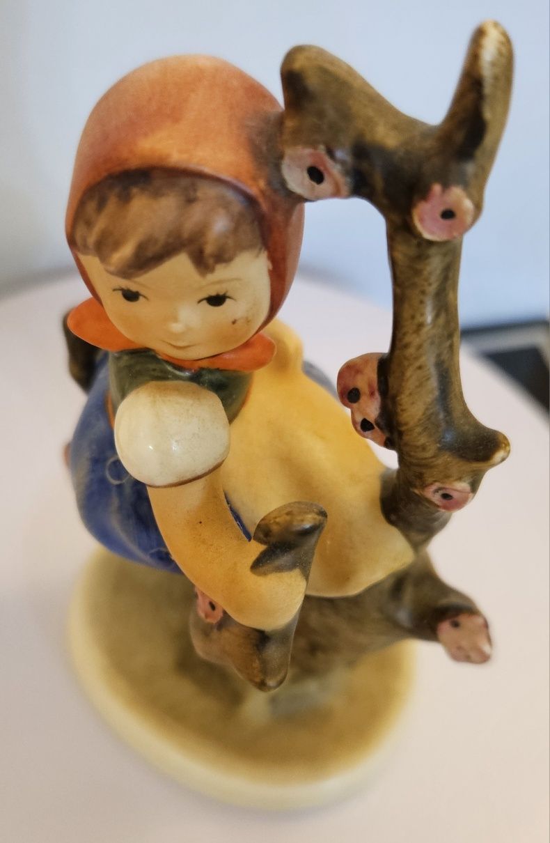 Goebel Hummel, порцеланова фигура, Apple Tree Girl, номер 141 3/0 TMK3