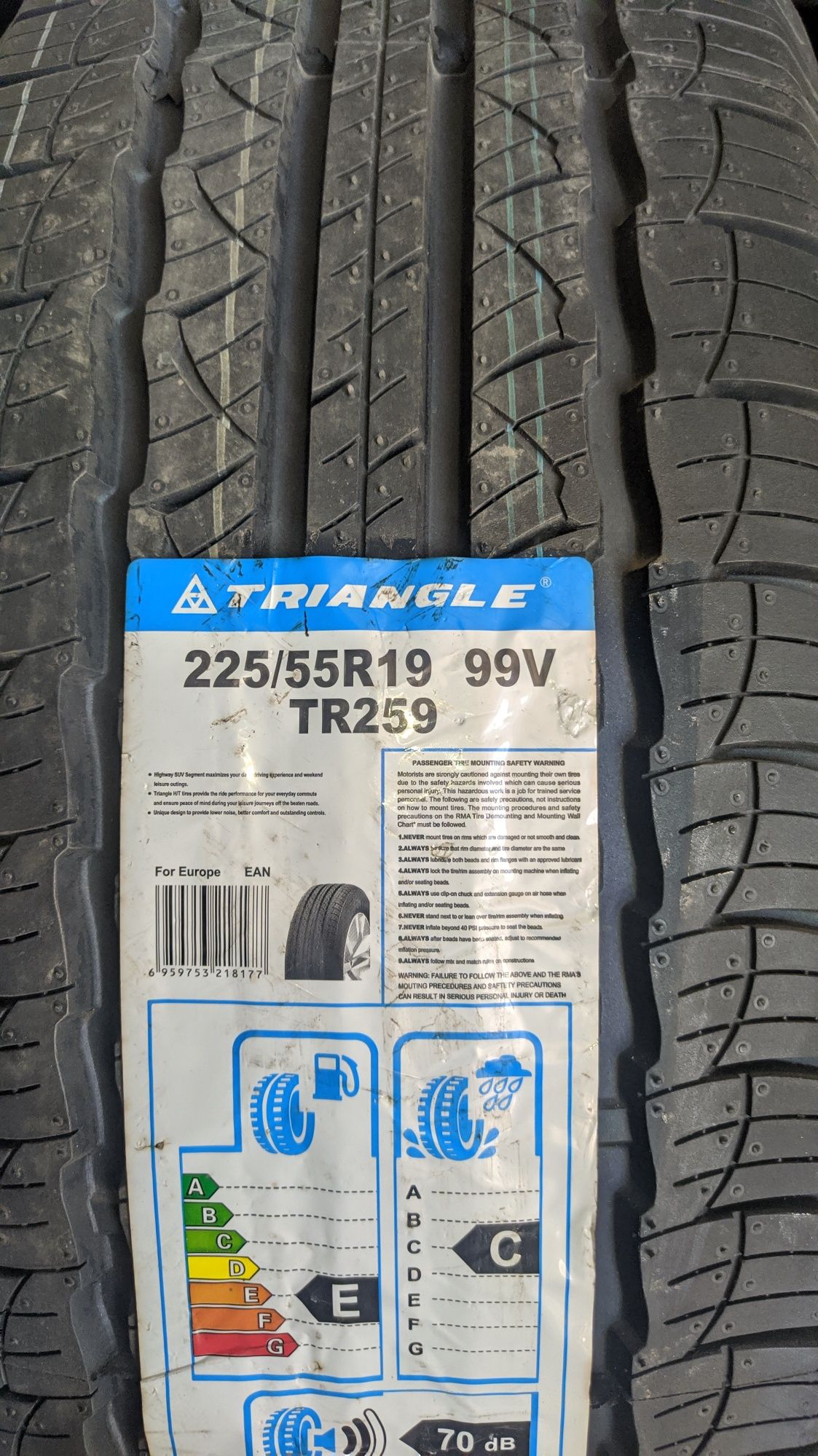 225/55R19 Triangle