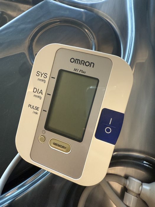 Апарат за кръвно налягане OMRON