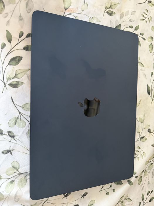 Vând MacBook Air M2