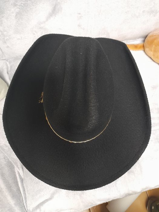 Vând pălărie cowboy originala.