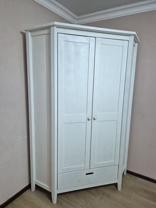 Продам срочно угол. шкаф белый