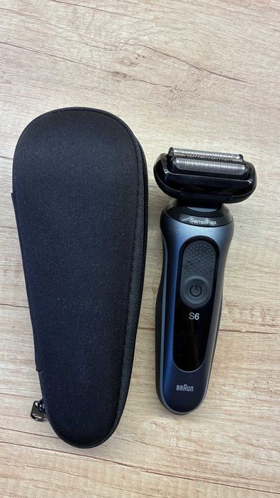 Vând Aparat de ras electric Braun Series 6 61-N1000s, încă în garanție