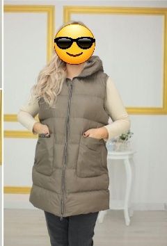 Безрукавка с капюшоном.