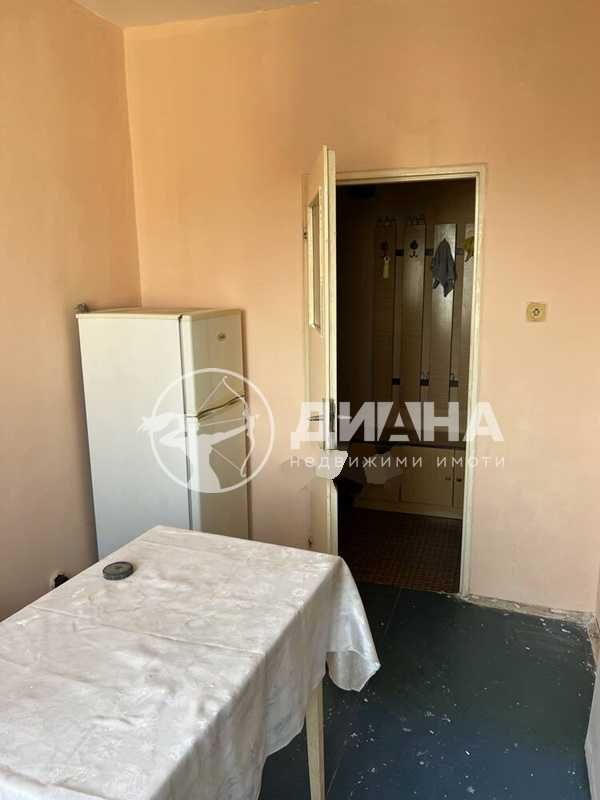 Двустаен, панелен апартамент, ресторант Бразилия, Кършияка