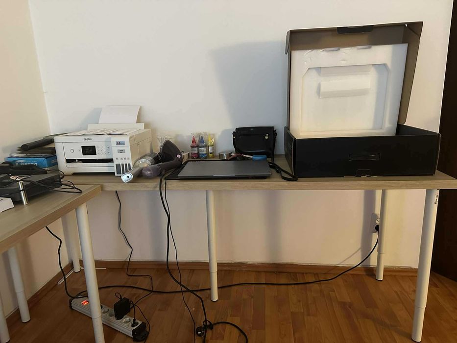 Birou 220 cm cu 5 picioare extensibile, stare excelenta - 200 lei