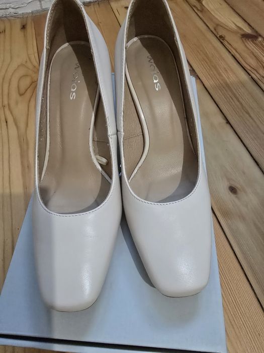 Бежави обувки естествена кожа дебел ток 37 номер