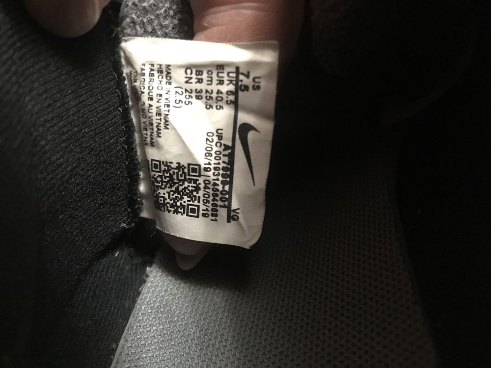 Продам Бутсы Nike  40 размер