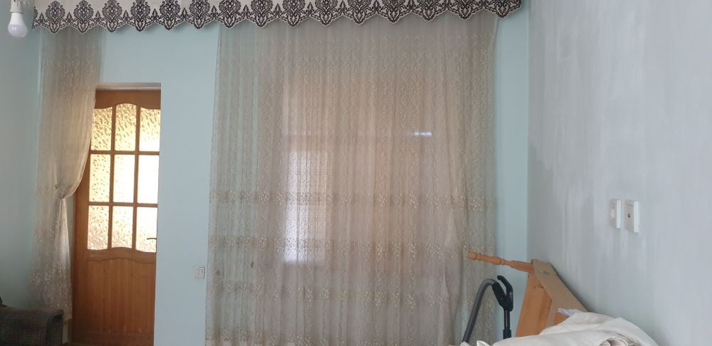 Hovli sotiladi. 8 sotix.