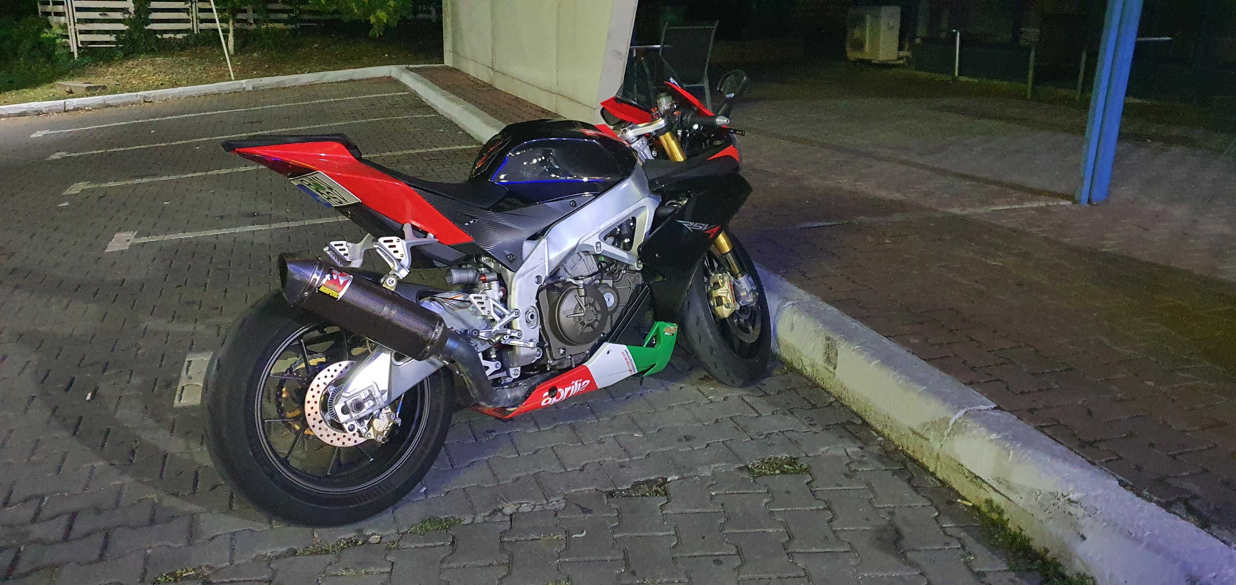 Aprilia RSV4 Factory APRC