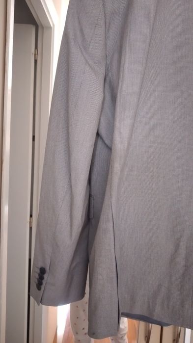 Costum de bărbați nou fără eticheta