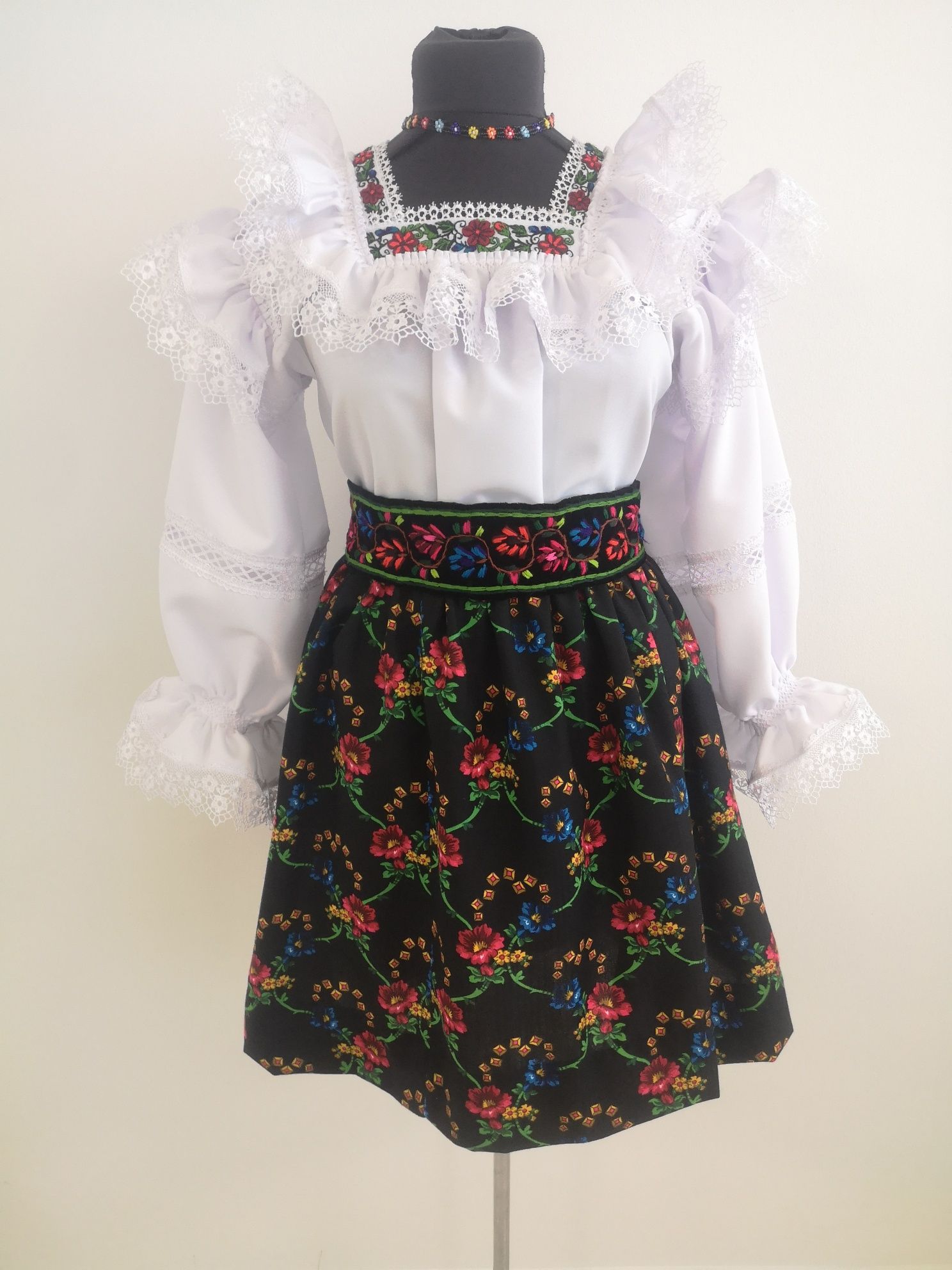 Costum popular pentru femei de Maramures