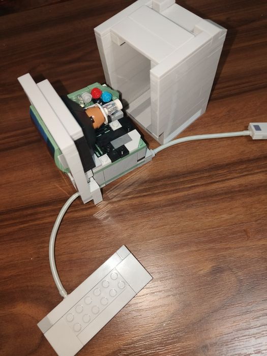 Vând LEGO Apple Mecintosh