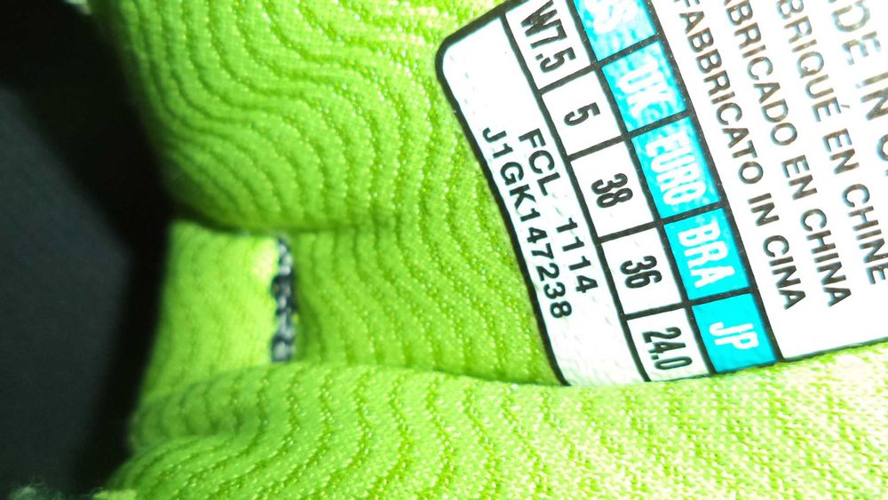 Продавам малко използвани планински  дамски  маратонки