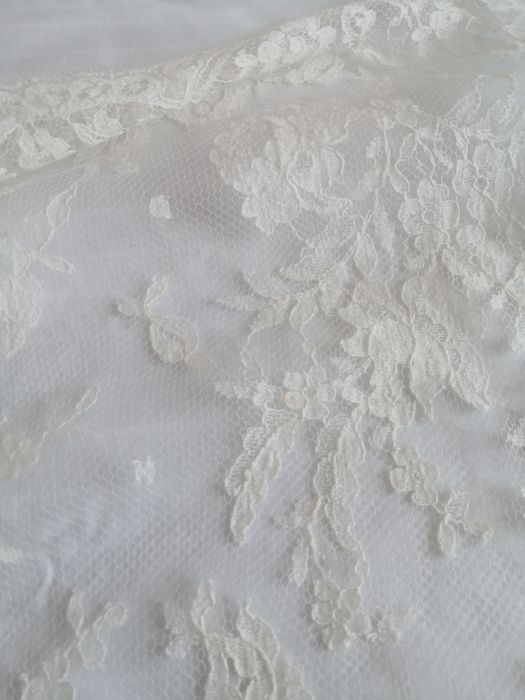 Perdele din dantela alb-crem