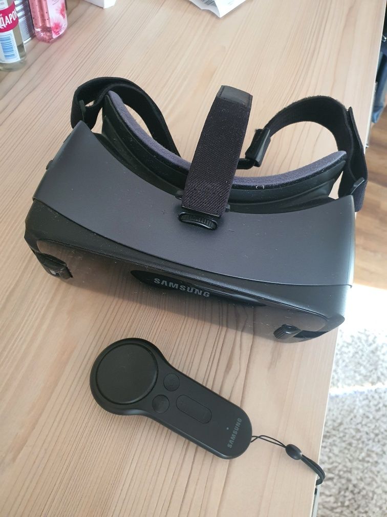 Gear VR с джойстиком