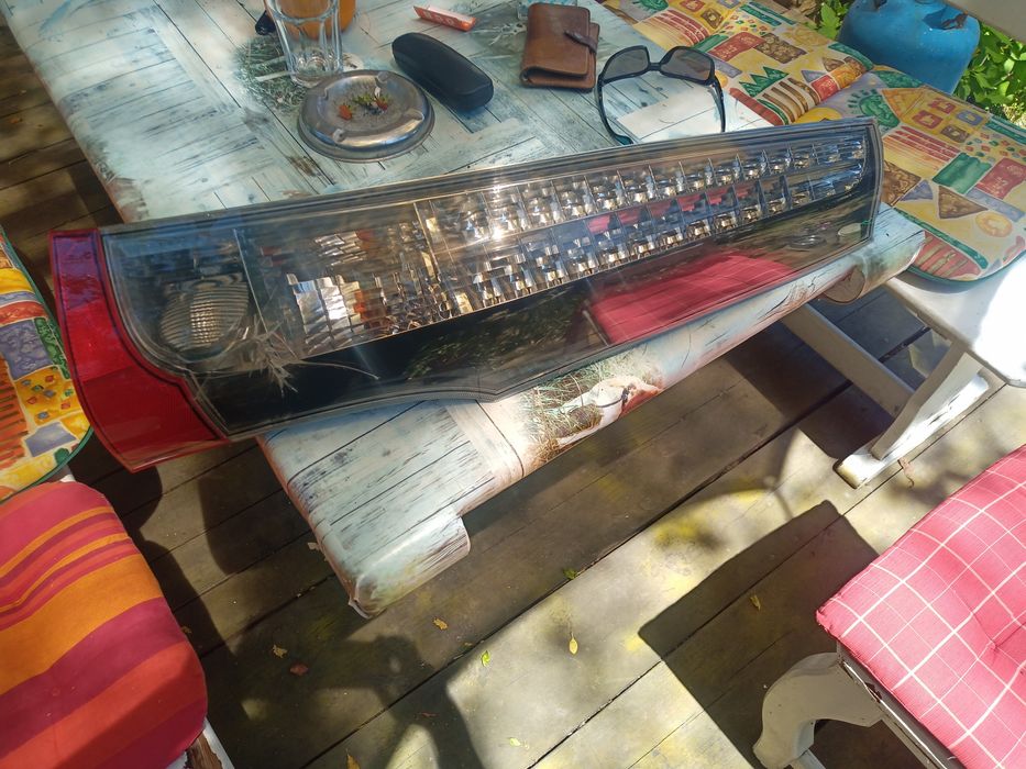 Мицубиши грандис-преден капак и десен стоп