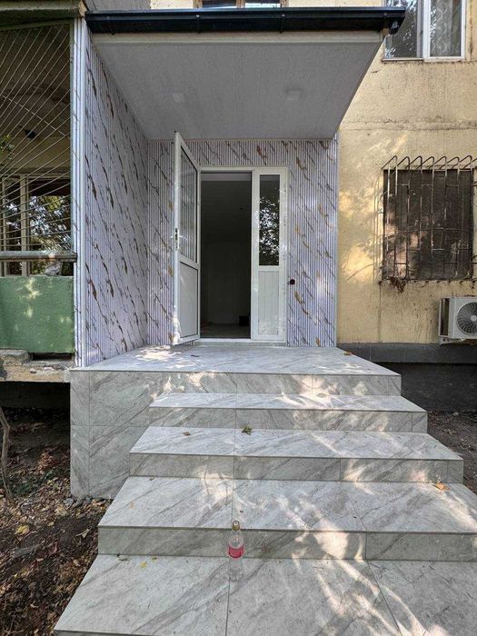 СРОЧНО !! Продаётся нежилой квартира в Яшнабаде 1/1/4 ( 15 кв/м )