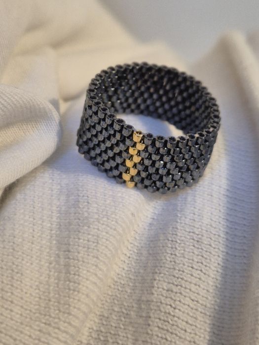 Inel handmade cusut manual cu mărgele miyuki, detalii placate cu aur