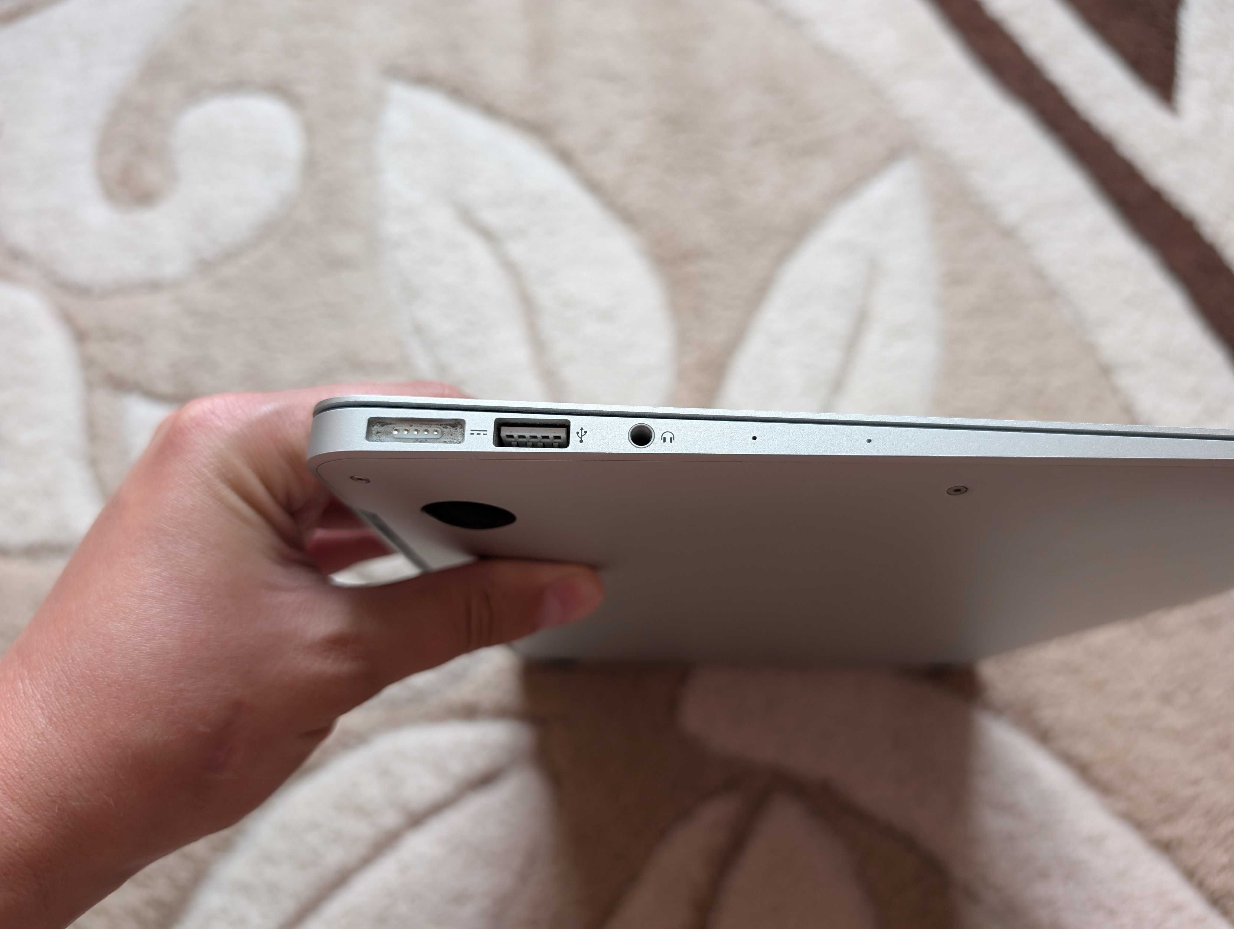 MacBook Air (13-inch, 2017)