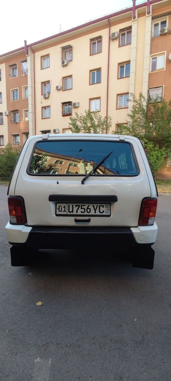 Niva urban 2131  sotiladi.