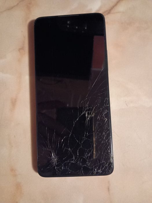 Смартфон TCL 50 с напукан дисплей