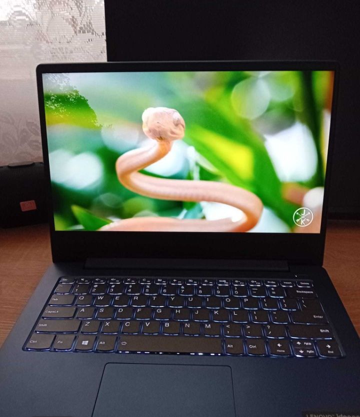 Vând laptop Lenovo ideapad 330s nou (vreau să îl vând urgent)