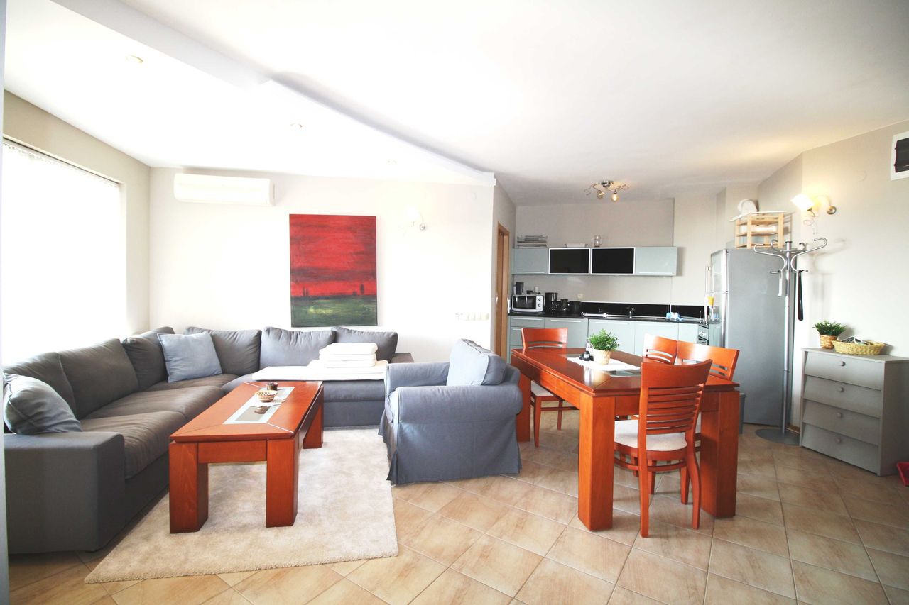 Продава се Тристаен апартамент в Бяла - 133 кв.м за 662 €/кв.м - Снимка #4