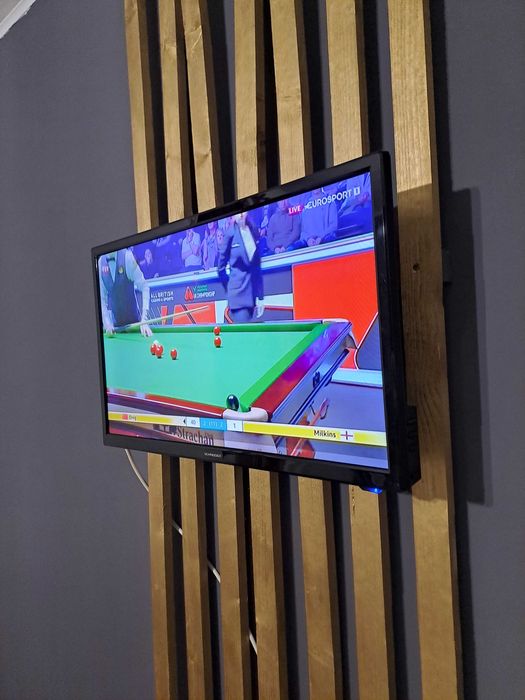 Televizor Schneider ca nou, SUPORT perete inclus