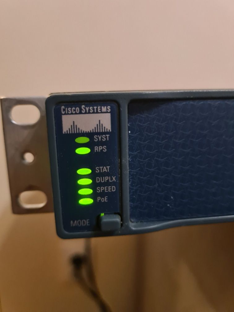 Switch CISCO SYSTEMS WS-C3560G-24PS-S V05, funcțional.