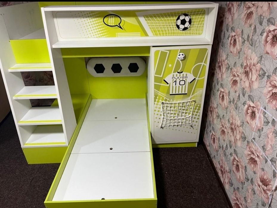 Продам кровать детскую без матраса 2 этажа