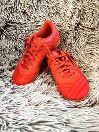 Футболни обувки Адидас