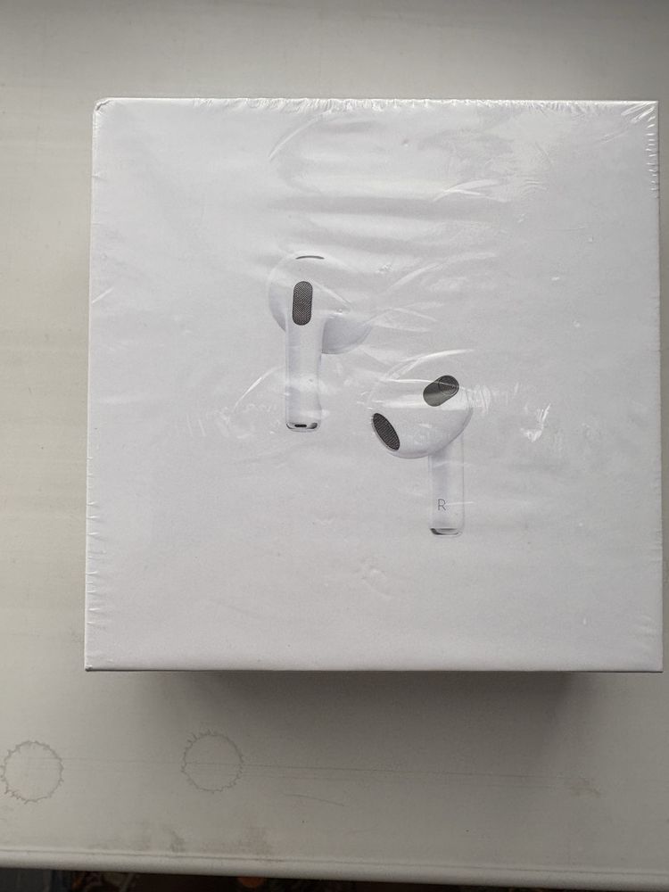 AirPods 3 продам запечатонный есть торг