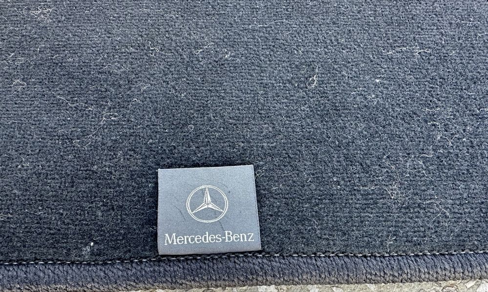 ОРИГИНАЛНА стелка за багажник за Mercedes W 204 комби