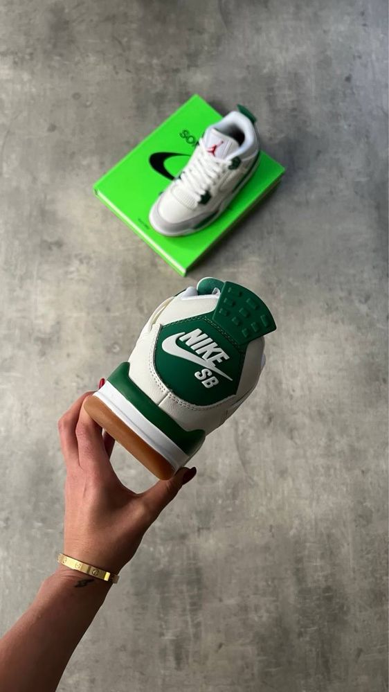 Намаление Air Jordan 4 Retro SB Pine Green