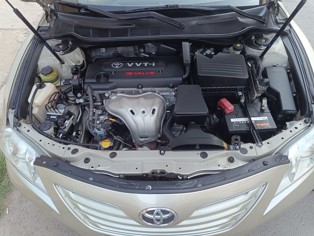 Toyota Camry sotiladi.