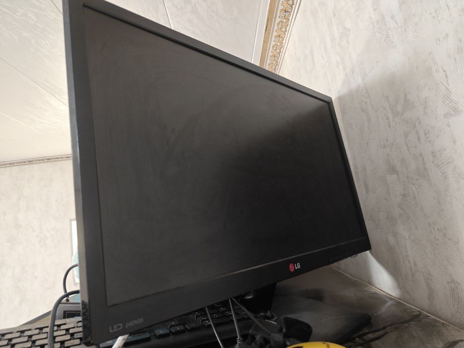 Monitor LG 24 dyum sotiladi