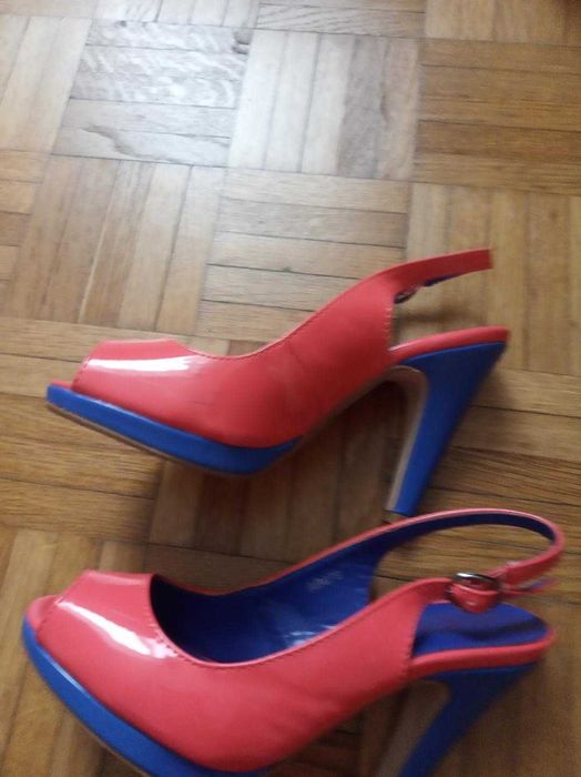 Pantofi diverse culori