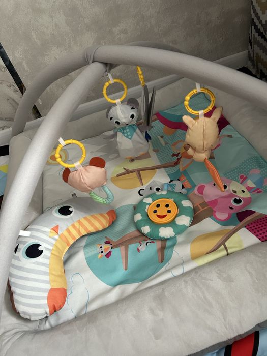 Продам детский коврик с игрушками !