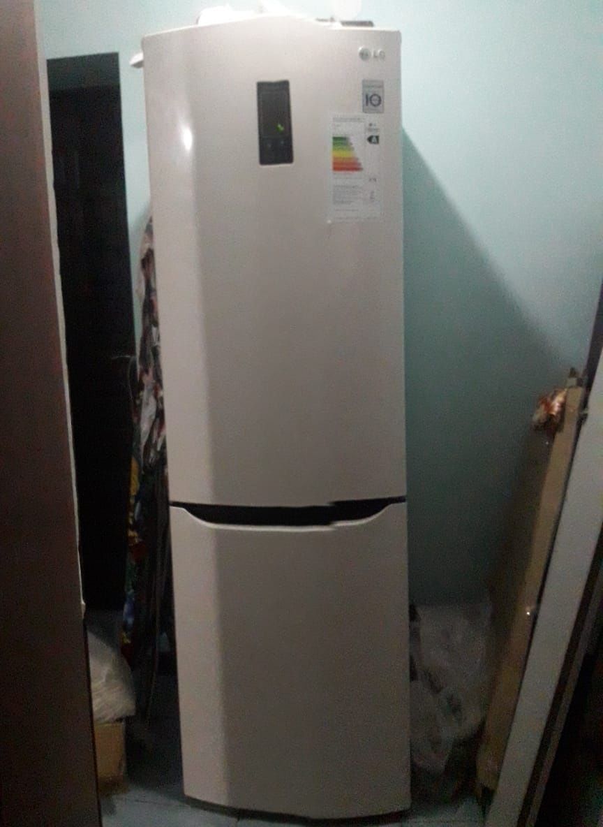 Срочно продается холодильник LG