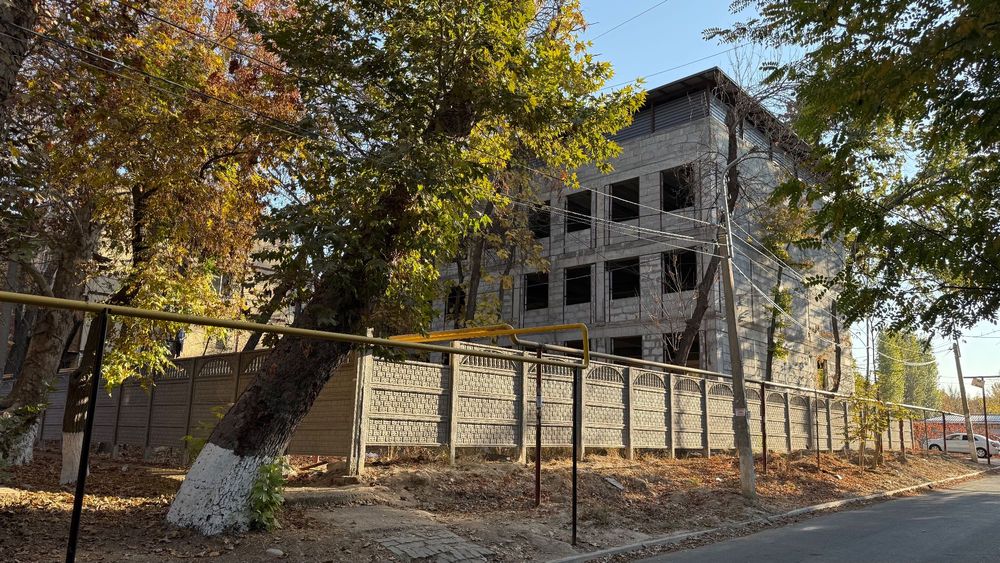 Noturar bino sotiladi