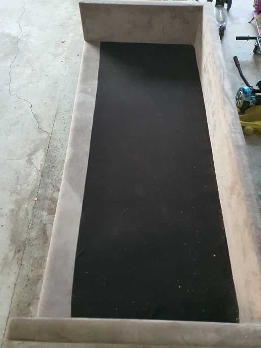 Vând pat de o persoană sau cadru pentru canapea fixă de 3 locuri