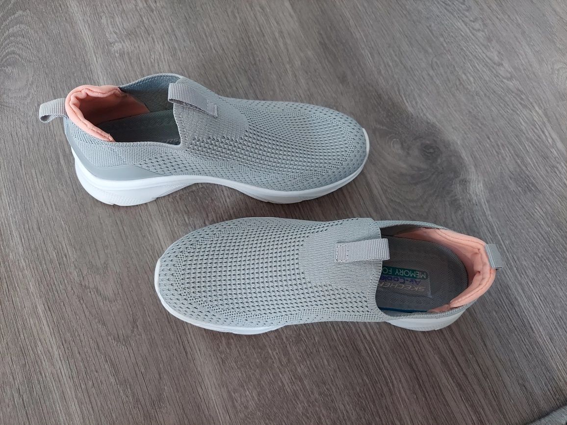Новые женские скетчерсы