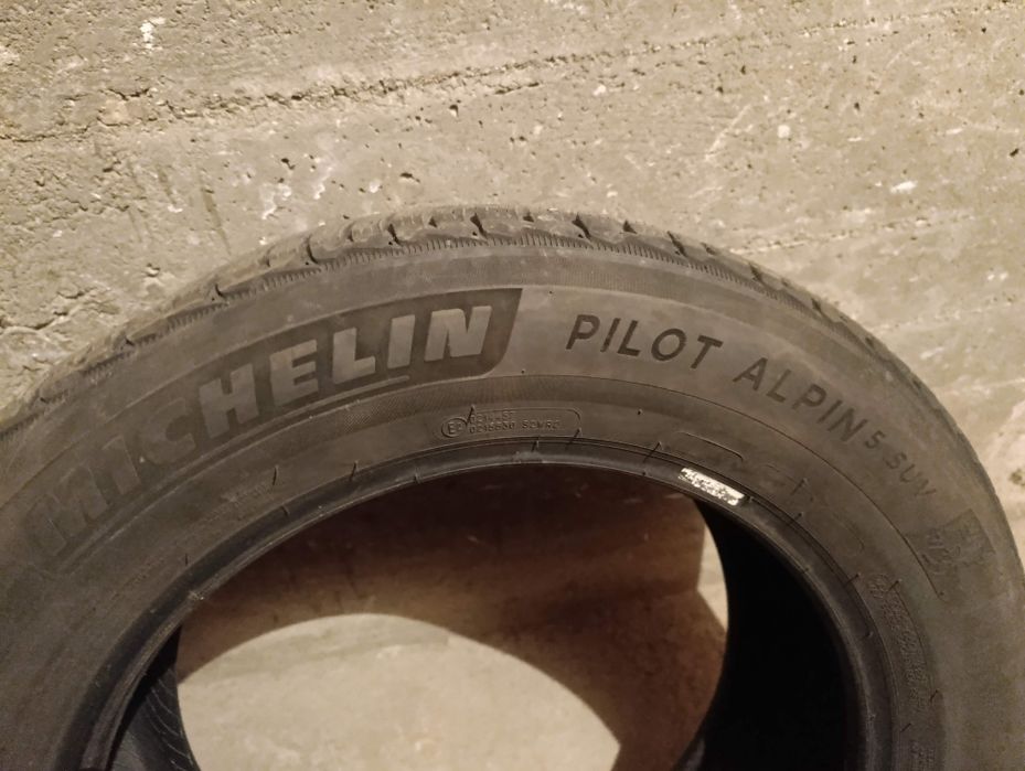 Michelin Pilot Alpin 5 SUV 255/55/18 DOT 2022