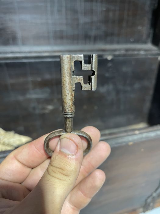 Lada de zestre din lemn masiv, stil baroc