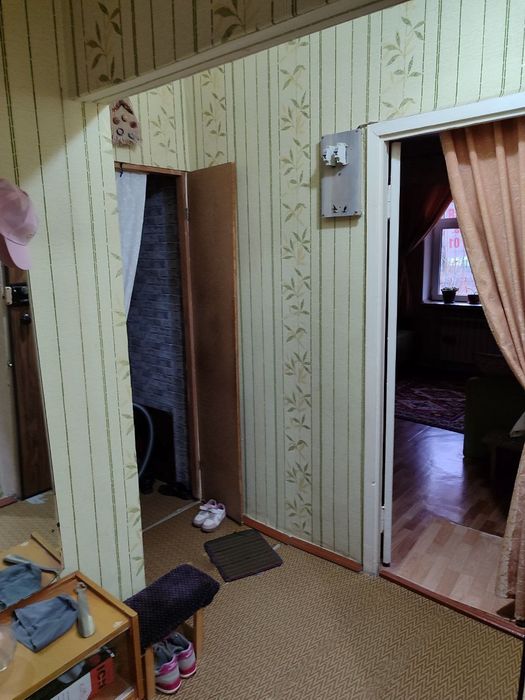 Продается 2-х комнатная квартира на 1-м этаже.