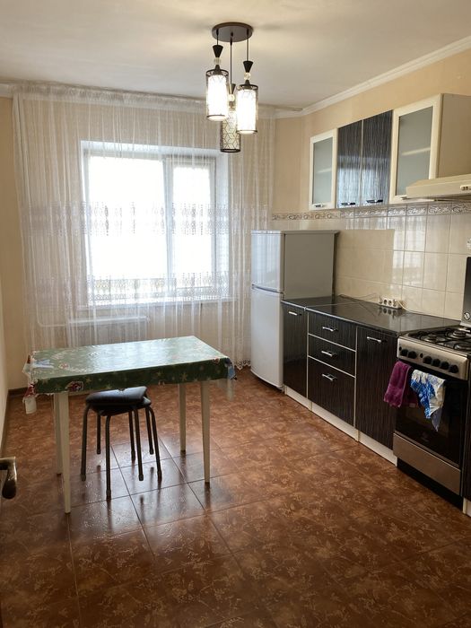 Продам трехкомнатную евразия